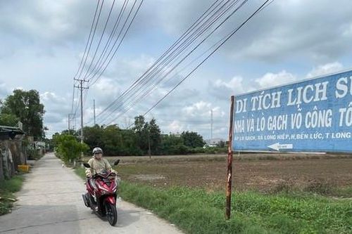Phản hồi bài báo 'Đường vào di tích lò gạch Võ Công Tồn bị rào chắn': Long An chỉ đạo tháo dỡ