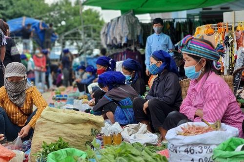 Đến chợ phiên Y Tý khám phá sắc màu vùng cao