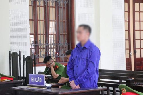 Chiếm đoạt tiền của khách hàng để nướng vào cờ bạc