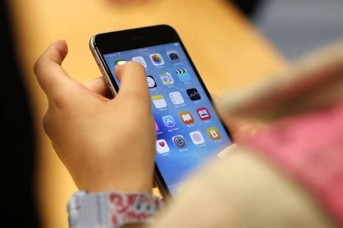 Gần nửa triệu học sinh công lập Mỹ bị cấm dùng smartphone và mạng xã hội