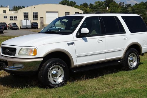 Xe bất ngờ lùi cán gãy chân nữ tài xế, hãng Ford bị buộc bồi thường 57 triệu USD