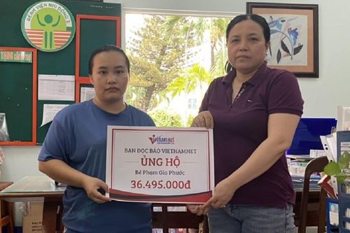 Trao hơn 36 triệu đồng đến bé Phạm Gia Phước