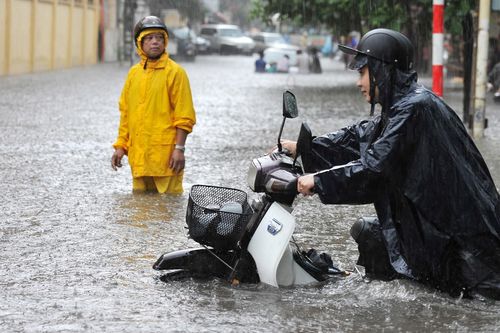 Thời tiết Hà Nội 3 ngày tới: Mưa giông liên tiếp, nguy cơ ngập úng