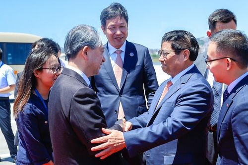 Thủ tướng Phạm Minh Chính tới thành phố Đại Liên, dự Diễn đàn Kinh tế thế giới