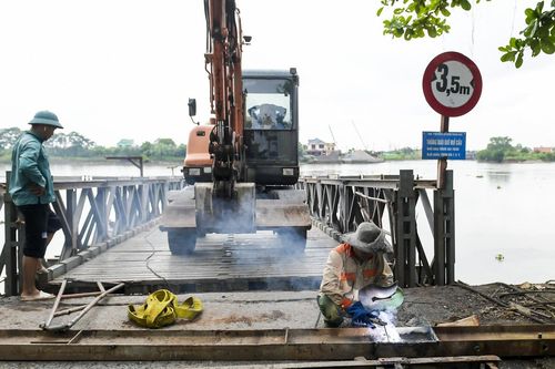 Gãy dầm cầu phao ở Nam Định, hàng trăm phương tiện phải tìm lối đi khác