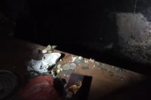 'Hố tử thần' xuất hiện ngay trong nhà, 'nuốt' bàn ghế, tivi ở Quảng Ninh