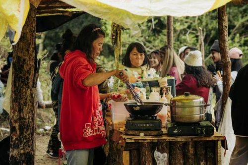 Mở cửa bước vào nhà sau 2 năm, nhìn thấy chị dâu tôi bàng hoàng bật khóc