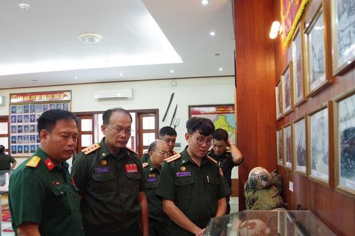 Bộ Chỉ huy Quân sự tỉnh Nghệ An tập huấn cho lực lượng vũ trang tỉnh Xiêng Khoảng, Lào