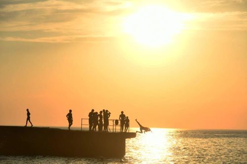 Cảnh báo nắng nóng với du khách nước ngoài đến Hy Lạp