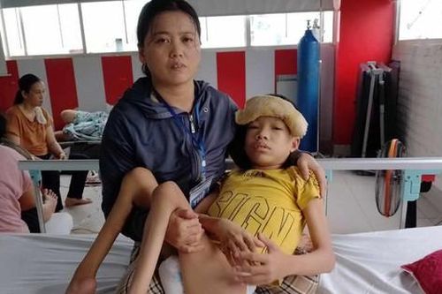 Con trai tàn tật cầu xin sự sống cho mẹ mắc bệnh hiểm nghèo