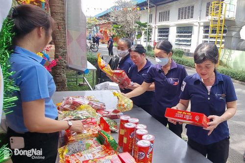 Bấp bênh đời sống nữ công nhân (Bài 1)