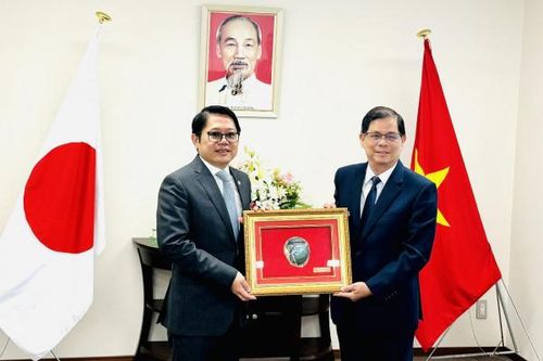 Đoàn công tác tỉnh Khánh Hòa thăm, làm việc với Tổng Lãnh sự quán Việt Nam tại Osaka, Nhật Bản