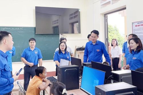 Trung ương Đoàn Thanh niên trao tặng công trình 'Phòng tin học cho em'