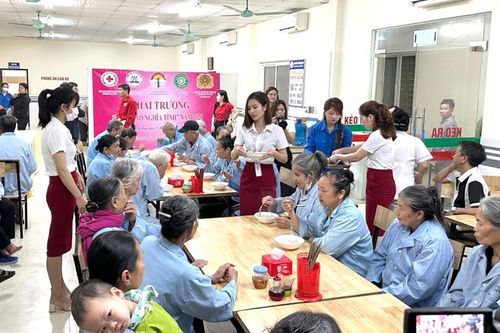 'Cầu nối' những nghĩa cử cao đẹp