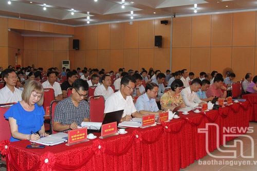 Quan tâm giáo dục chính trị tư tưởng cho đội ngũ cán bộ, đảng viên