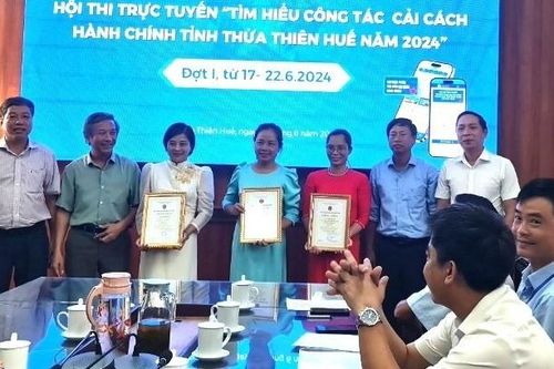 Trao giải tuần thi thứ nhất Hội thi tìm hiểu cải cách hành chính