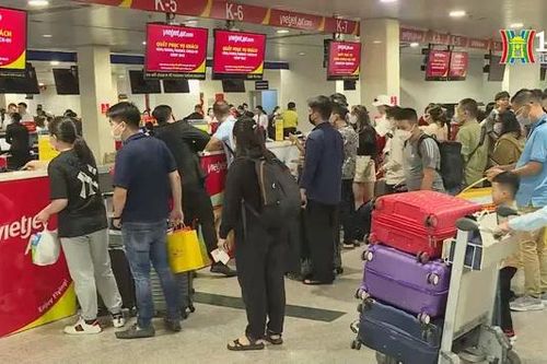 Sân bay Tân Sơn Nhất phục vụ khoảng 110.000 khách/ngày