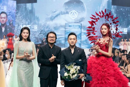 'Thập đại mỹ nhân' khuấy đảo show diễn của NTK Lê Ngọc Lâm