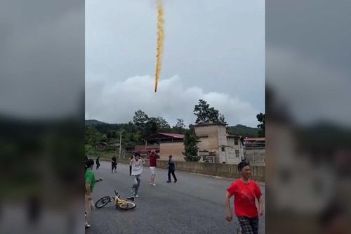 Mảnh vỡ tàu vũ trụ rơi ở Trung Quốc