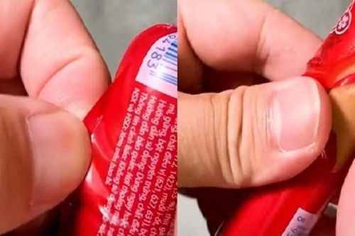 Mẹo bóc vỏ xúc xích ăn liền không cần kéo