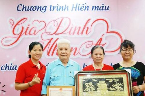 Bài tham dự cuộc thi viết 'Kỷ niệm 70 năm giải phóng Thủ đô: Ký ức tự hào' Giọt máu cho đi, tình người tỏa sáng