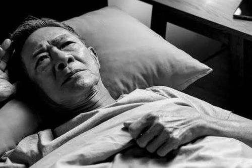 Mất ngủ ở người già phải làm sao?