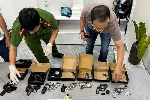 Lên mạng xã hội mua 17 khẩu súng, chưa kịp bán đã bị bắt