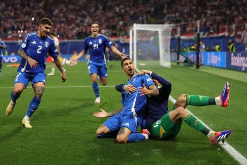 Đương kim vô địch Italia thoát hiểm ngoạn mục phút 90+8