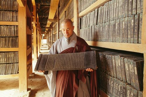 Khám phá lịch sử hàng nghìn năm của sách