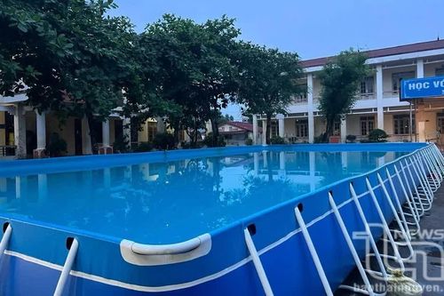 Học sinh lớp 7 đuối nước khi học bơi ở trường