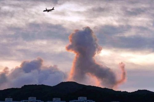 Cảnh báo nhiệt ở Hong Kong sau đám mây hình chó con gây sốt