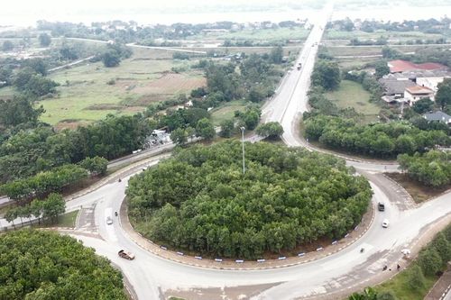 Bất cập tại 'đảo giao thông' thị xã Sơn Tây