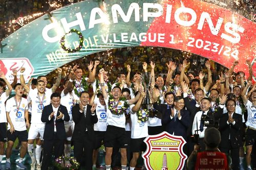 Nam Định lên ngôi V-League sau 39 năm chờ đợi