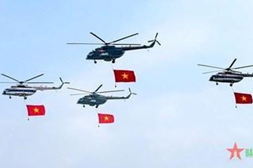 Sư đoàn 372 hoàn thành xuất sắc nhiệm vụ bay diễu binh