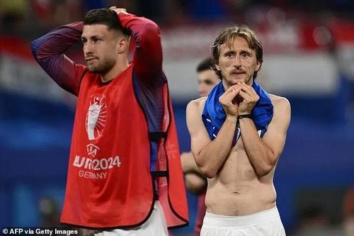 Croatia bị loại trước 'ngưỡng cửa thiên đường', lão tướng Modric khóc nghẹn