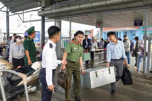 Kiên Giang đưa đề thi vượt hơn 120km đường biển ra Phú Quốc