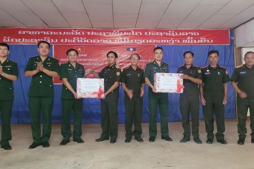 Hội đàm giữa lực lượng bảo vệ biên giới tỉnh Khăm Muồn (Lào) và các đồn Biên phòng trên tuyến biên giới tỉnh Quảng Bình