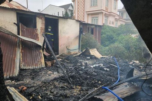 Tuyệt đối không khóa trái cửa nhốt trẻ trong nhà một mình