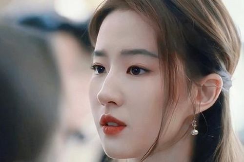 Lưu Diệc Phi bị vượt mặt