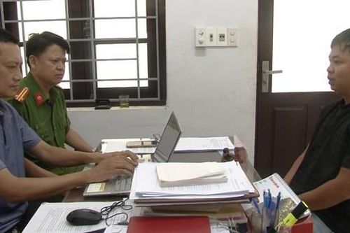 Giả danh công an, hẹn nữ sinh làm việc tại quán cà phê