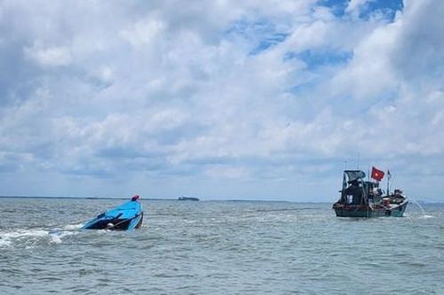Tàu cá chìm ở biển Cần Giờ, hai nạn nhân được cứu