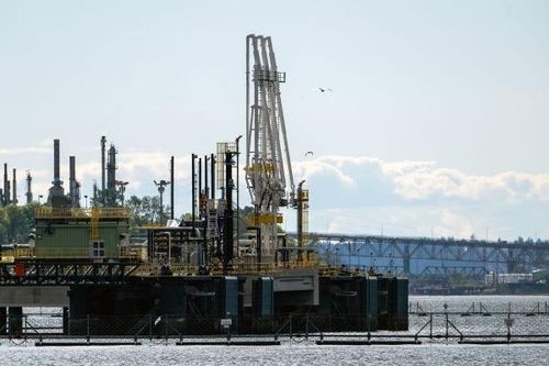 Lý do các nhà máy lọc dầu ở Bờ Tây Mỹ thay thế dầu thô Iraq bằng dầu Canada