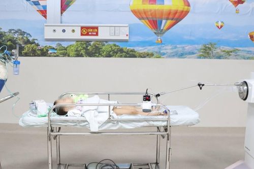 Hai bệnh viện phối hợp cứu bé gái 3 tuổi bị ung thư hiếm gặp