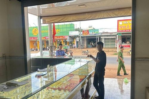 Thiếu niên 17 tuổi cướp giật táo tợn tại tiệm vàng ở Đắk Lắk