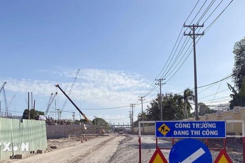 Tạm thông xe một phần đường nối Trần Quốc Hoàn-Cộng Hòa ở cửa ngõ Tân Sơn Nhất