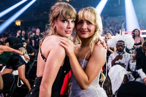 'Ngành công nghiệp âm nhạc muốn Sabrina Carpenter thay thế Taylor Swift'
