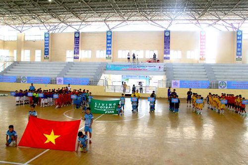 10 đội bóng tranh tài tại Giải bóng đá Championship năm 2024