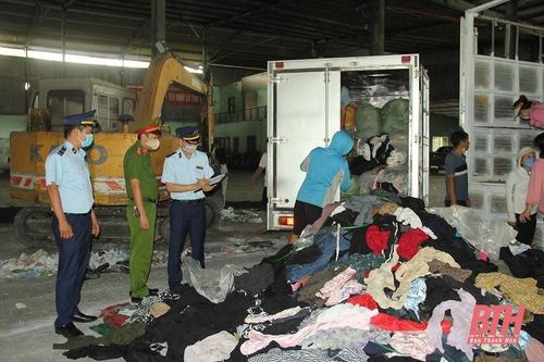 Tiêu hủy hơn 16.400 sản phẩm quần áo không rõ nguồn gốc xuất xứ