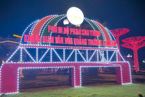 Sức hút từ phố đi bộ đầu tiên tại TP Thanh Hóa