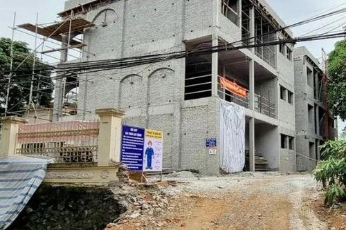 Đứt cáp thang tời vật liệu, 3 công nhân tử vong